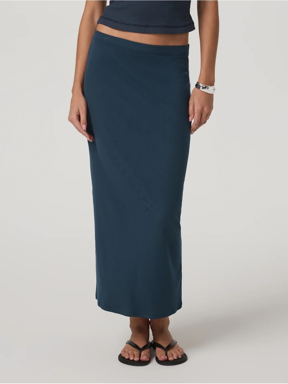 Vuori Pose Column Skirt in Ocean Blue Size Medium